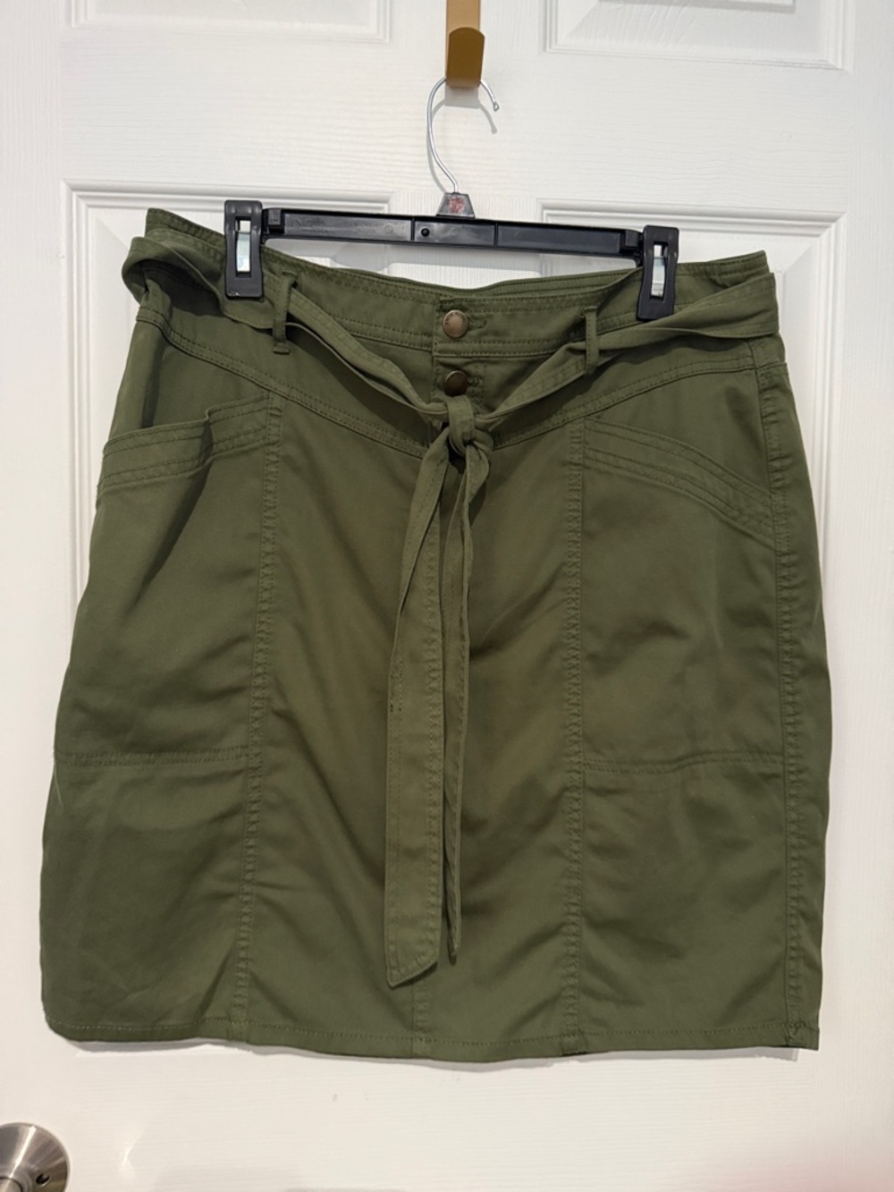 NWOT Olive Green Women's Utility Tie-Waist Skirt. Size XL.